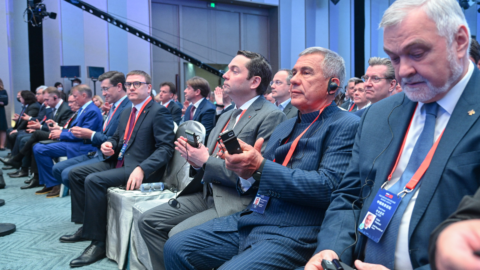 Рустам Минниханов принял участие в Российско-Китайском бизнес-форуме в Шанхае